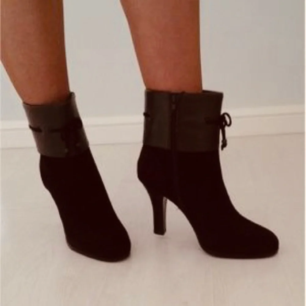 Sofft 8” Ballena brown smooth leather cuffed stiletto short boots 4” heel size 7